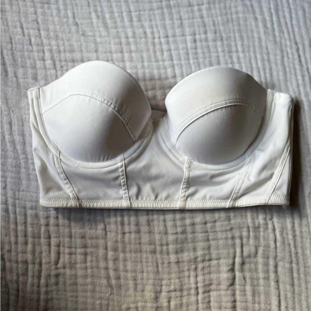 Elegant White Strapless Bra